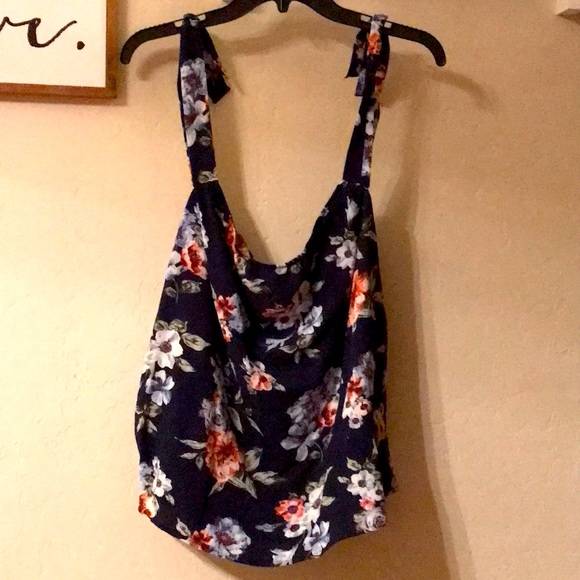 Tops - Tube top shirt